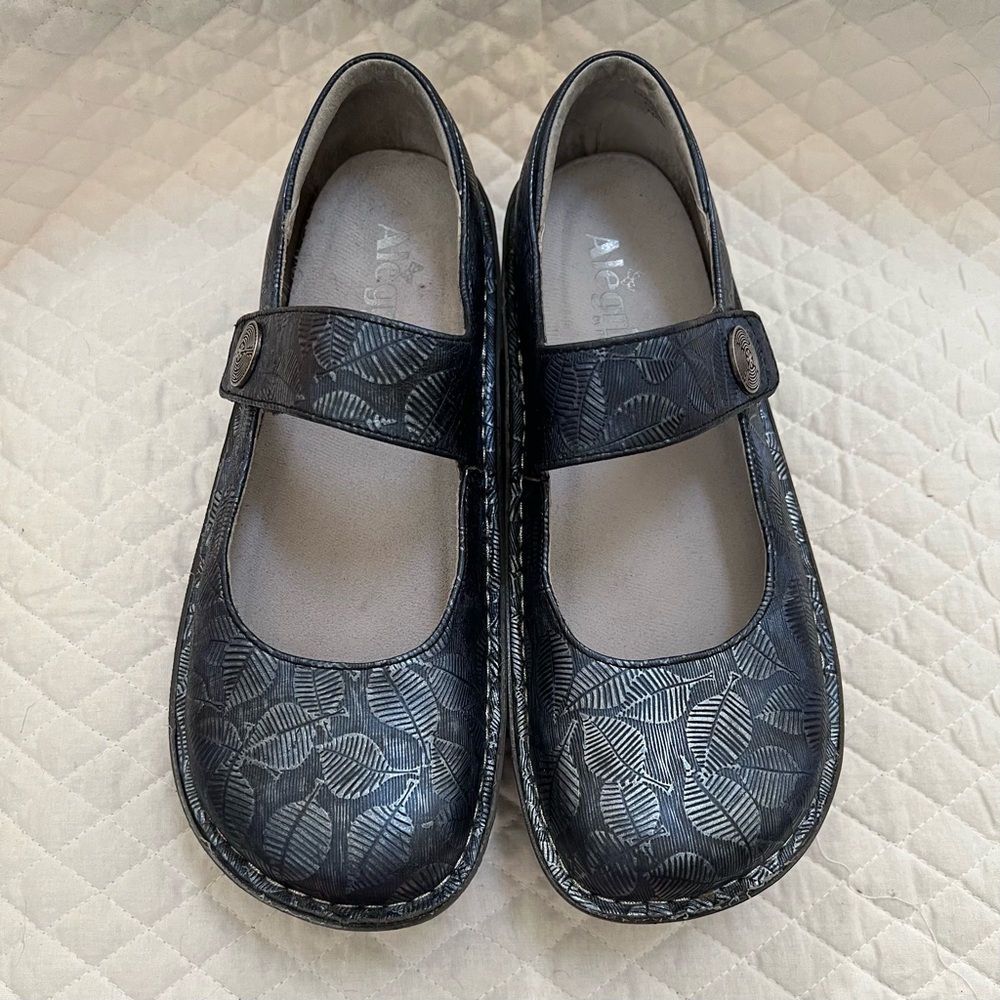 Alegria Paloma - Metallic Blue Leaf Pattern - Picture 4 of 12